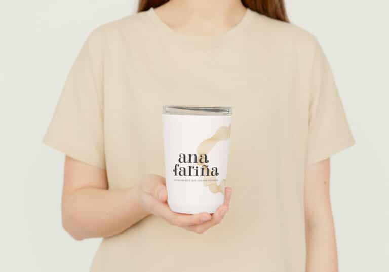 Taza con logo Ana Fariña